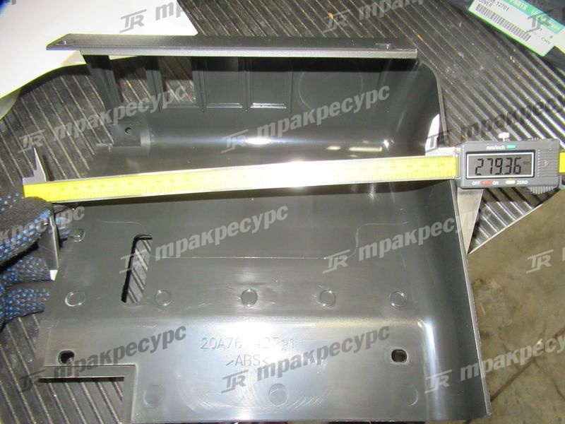 Кожух боковой 20A76-42852