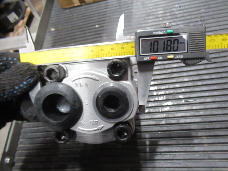 Насос гидравлический 10L77-10201