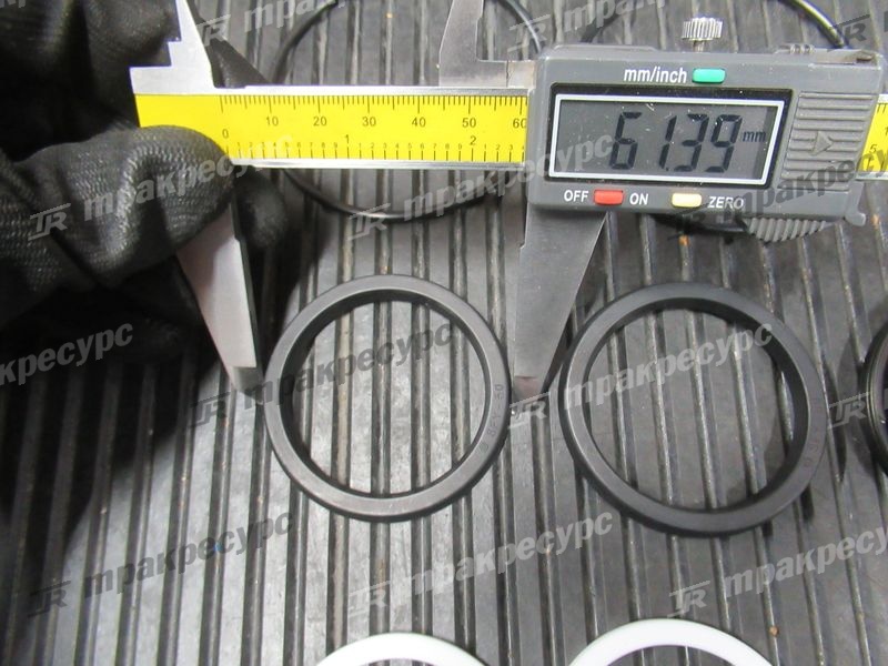 Ремкомплект цилиндра рулевого 04433-20110-71