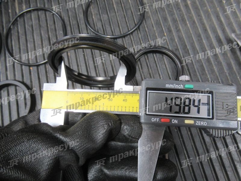Ремкомплект цилиндра рулевого 04433-20110-71