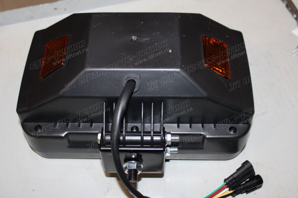 Фара передняя правая XG931-962H