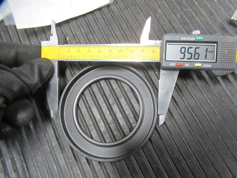 Сальник 256J3-42151
