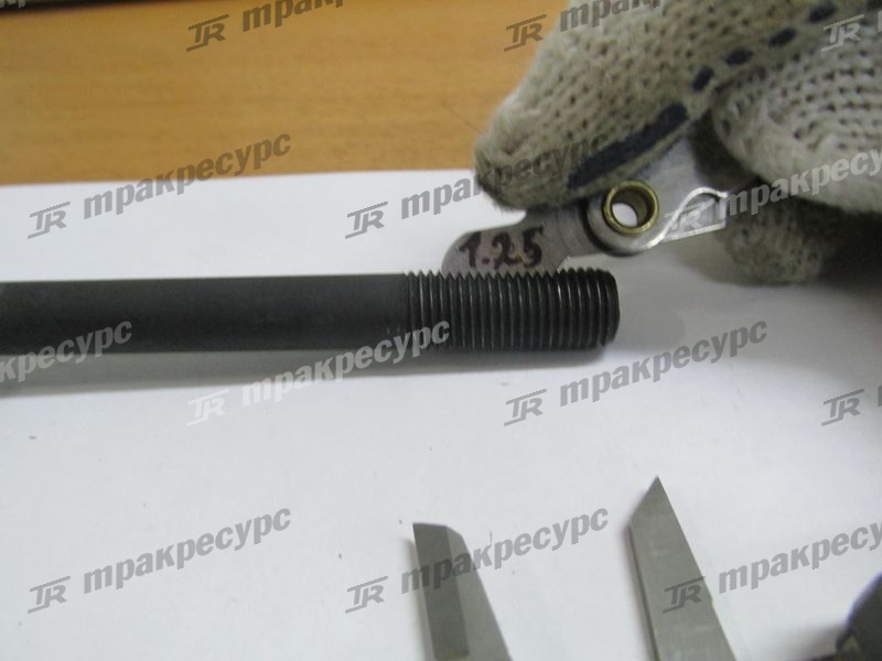 Болт головки блока цилиндров 90105-11950-71