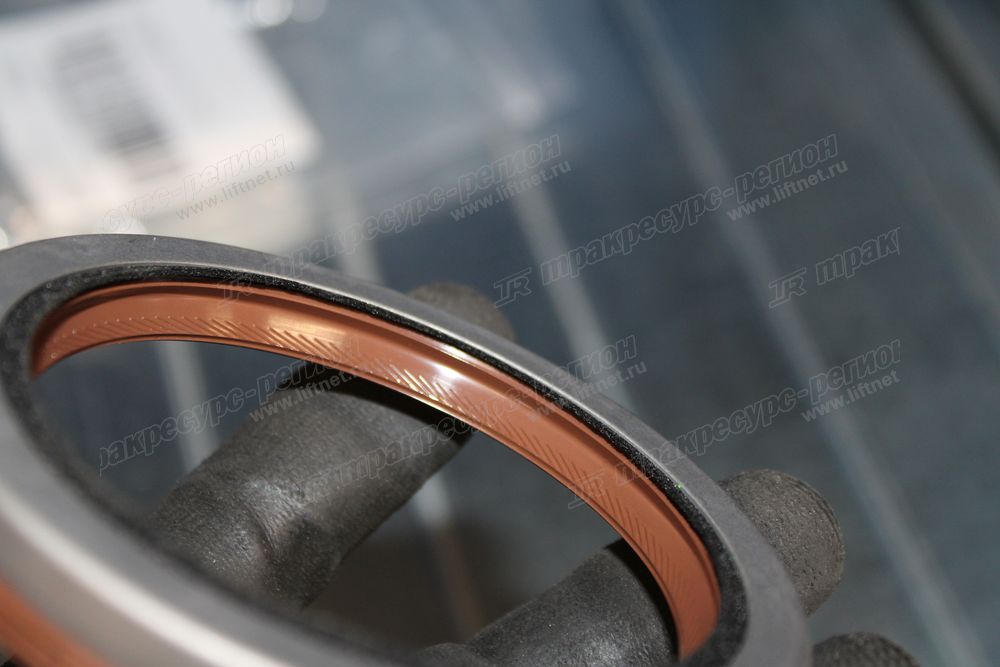 Уплотнение коленвала TD226B-6