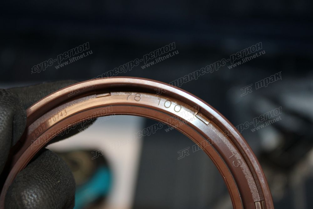 Уплотнение коленвала TD226B-6