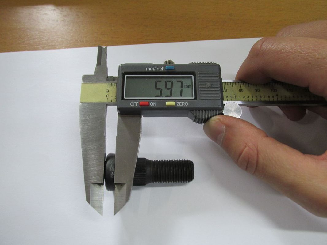 Болт ступицы 43812-23320-71