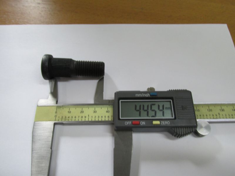 Болт ступицы 43812-23320-71