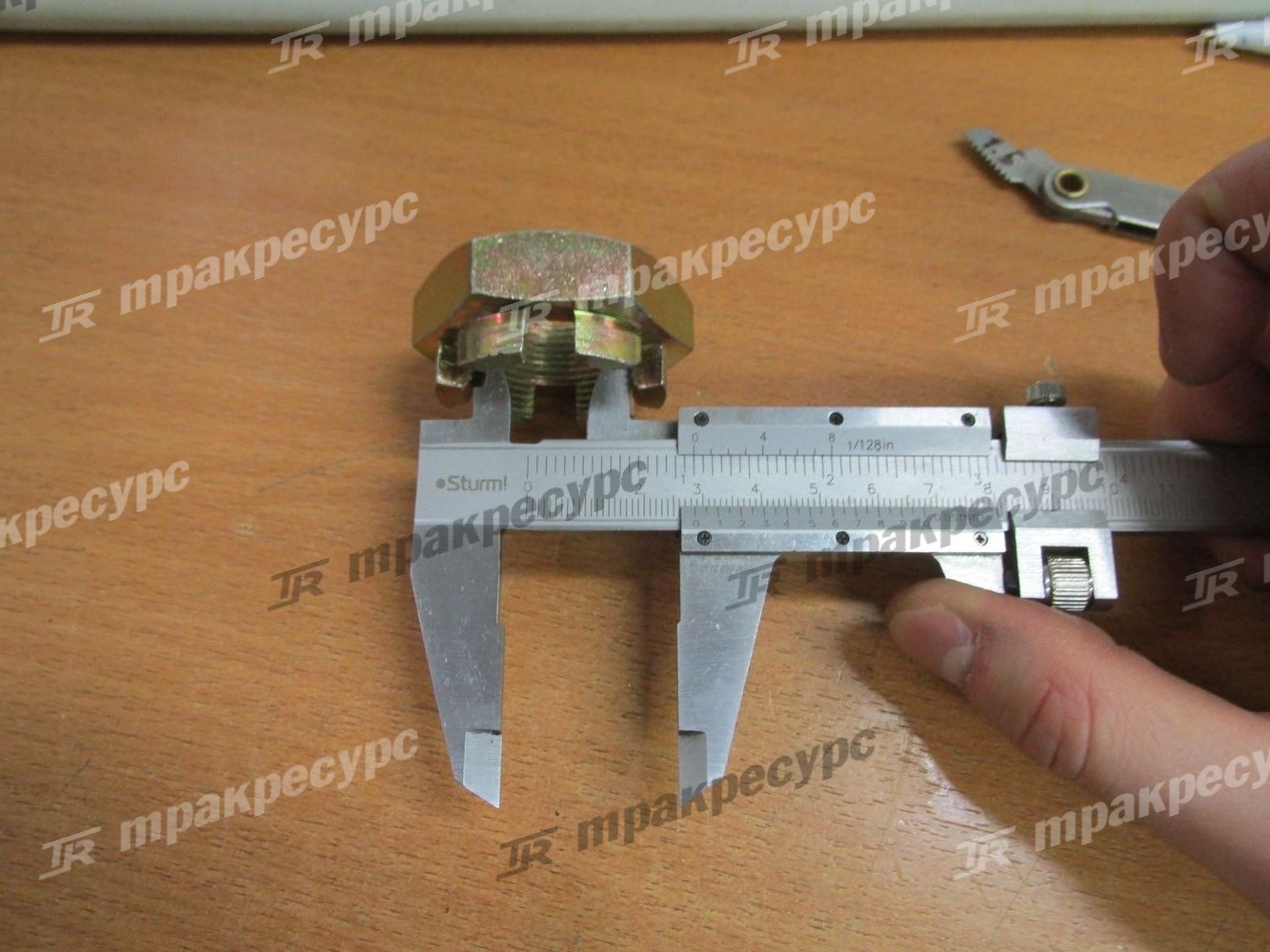 Гайка 01593-13018