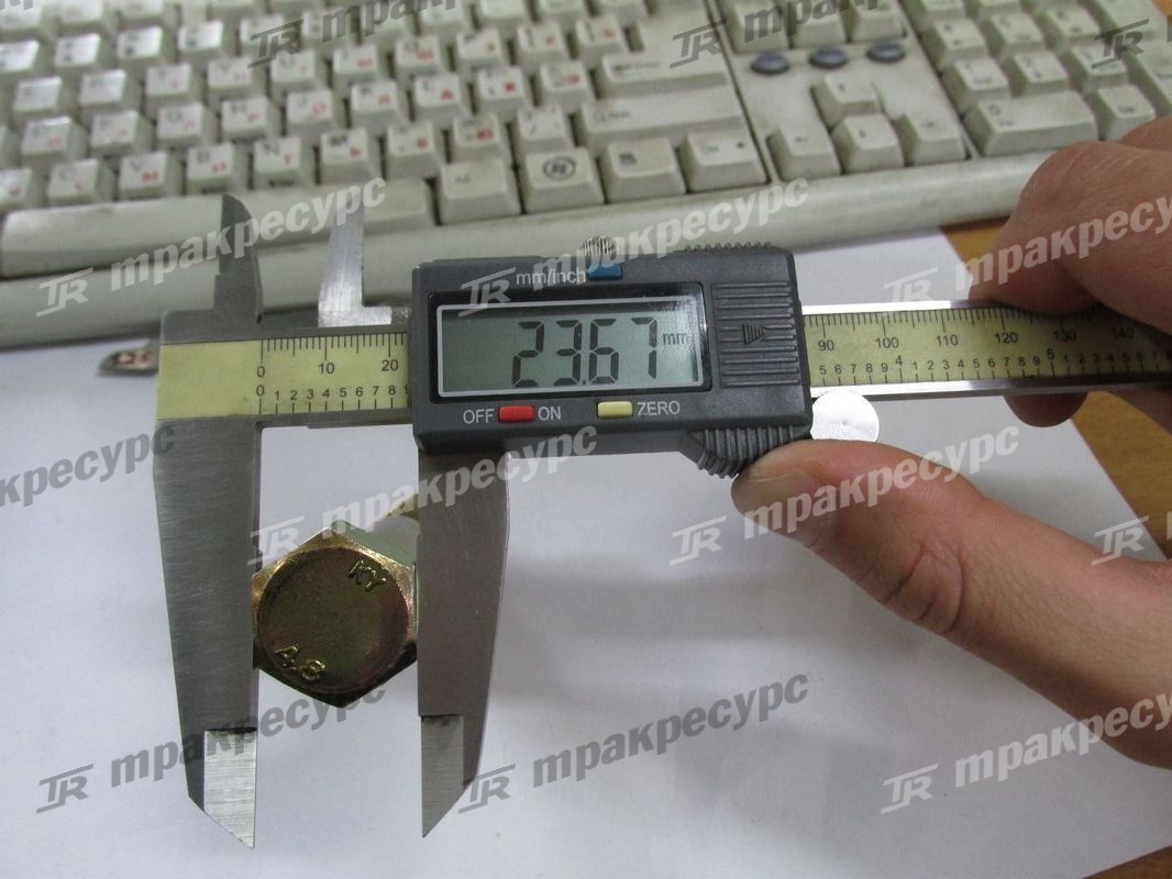 Болт 01100-16085