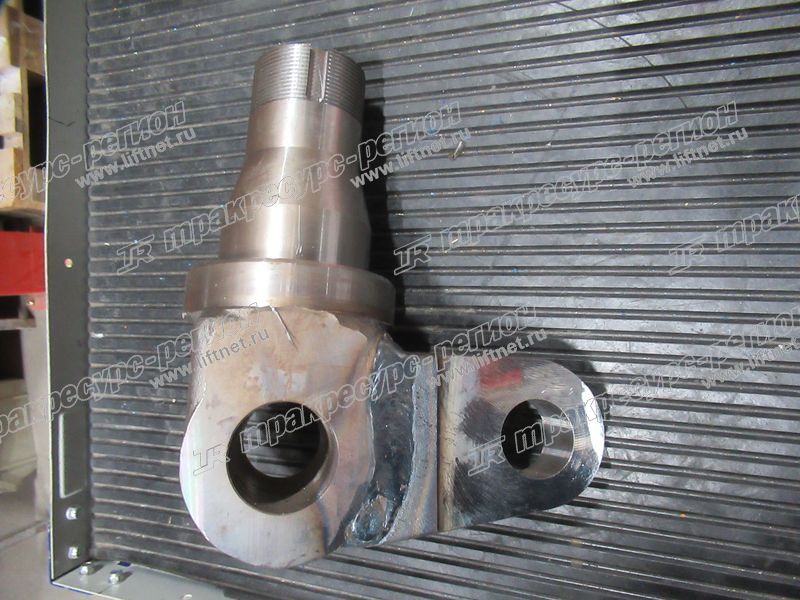 Кулак поворотный правый 543C2-40121