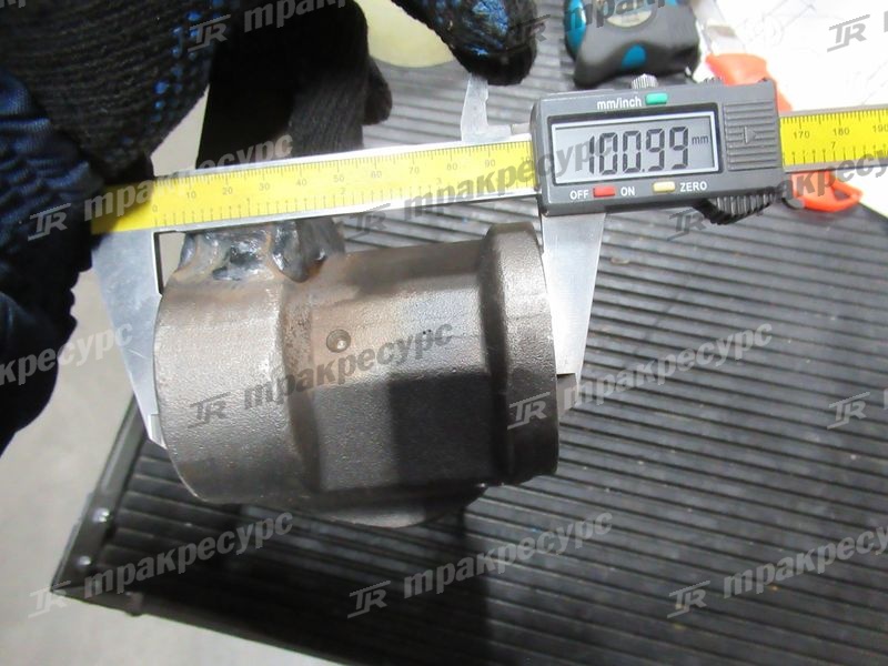 Кулак поворотный правый 543C2-40121