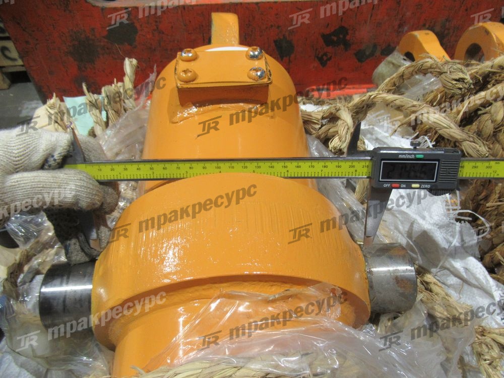 Цилиндр подъема стрелы 10C0605