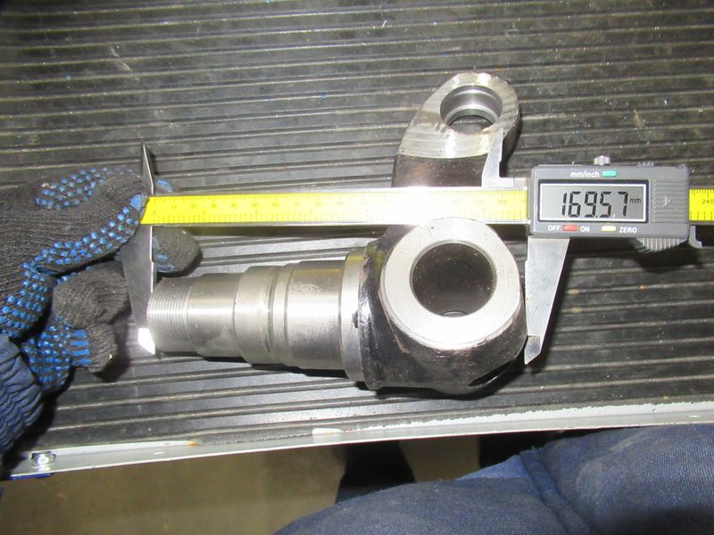 Кулак поворотный правый N163-220025-000