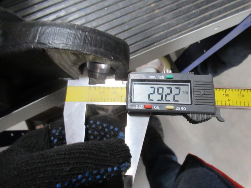 Кулак поворотный правый N163-220025-000