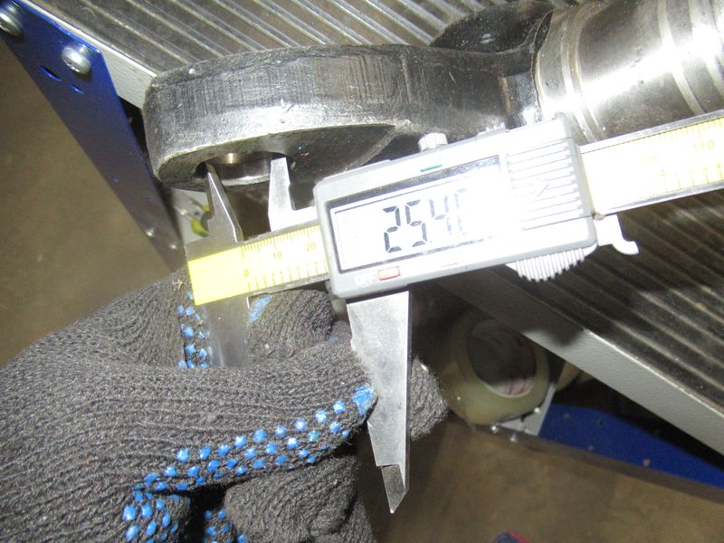 Кулак поворотный правый N163-220025-000