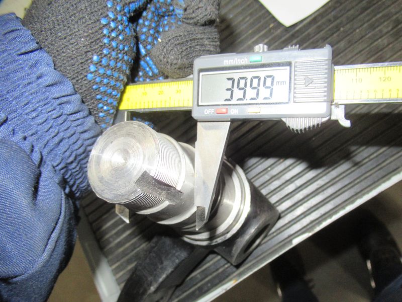 Кулак поворотный правый N163-220025-000