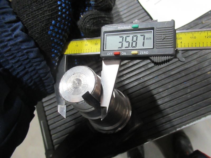 Кулак поворотный правый N163-220025-000