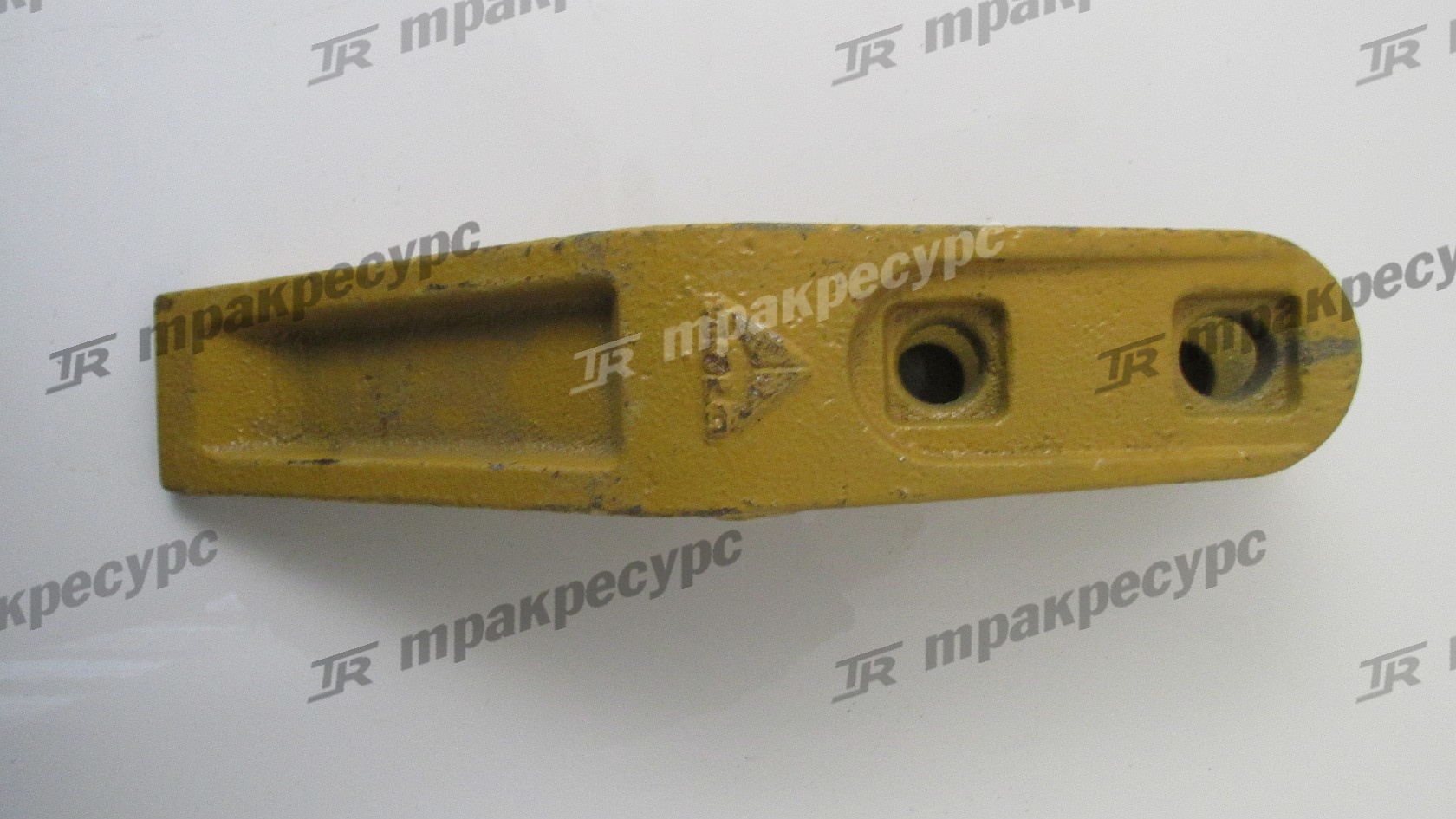 Зуб ковша центральный LG952-958