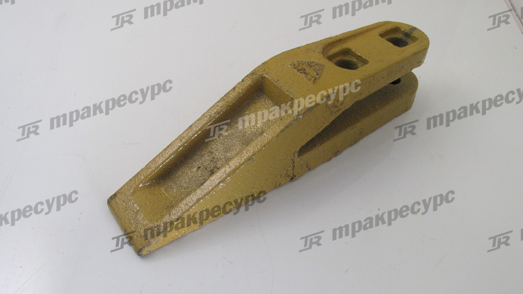Зуб ковша центральный LG952-958