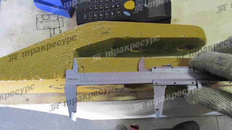 Зуб ковша центральный LG952-958