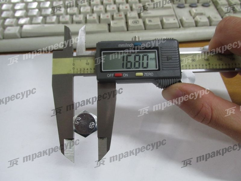Болт 01100-10020