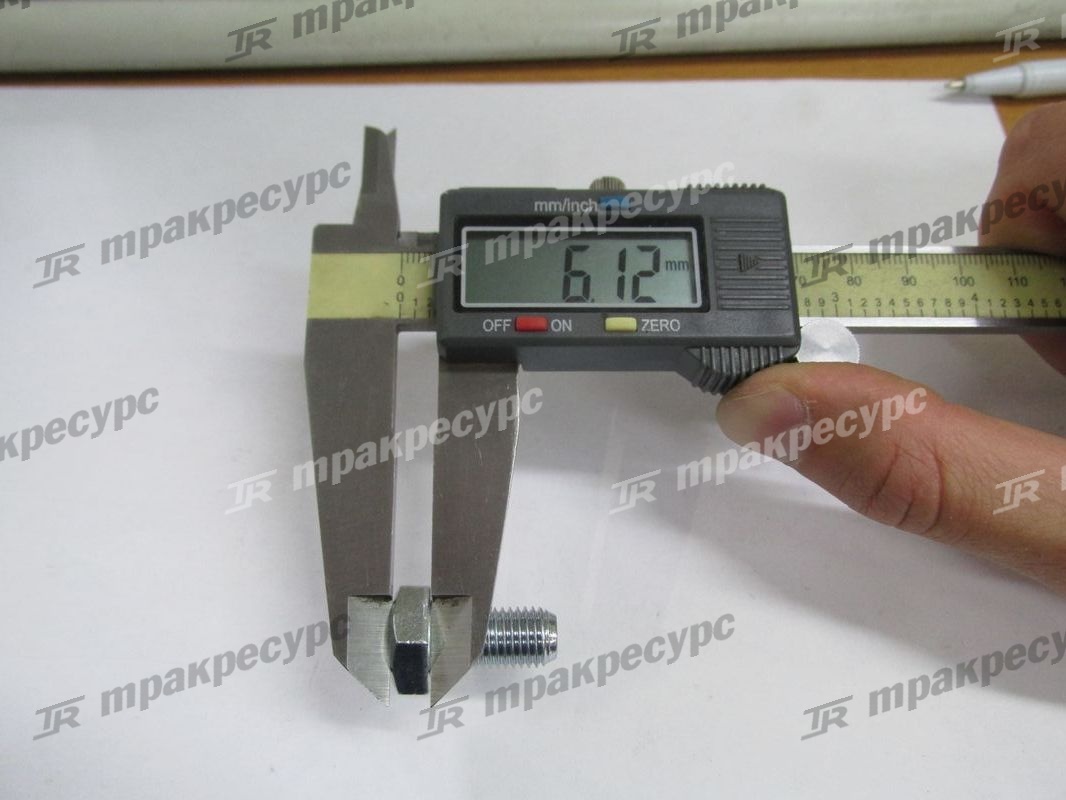 Болт 01100-10020