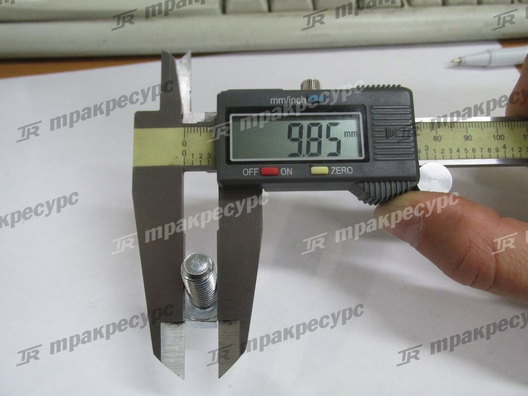 Болт 01100-10020