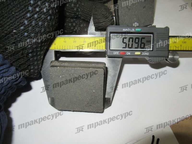 Колодка стояночного тормоза LG936