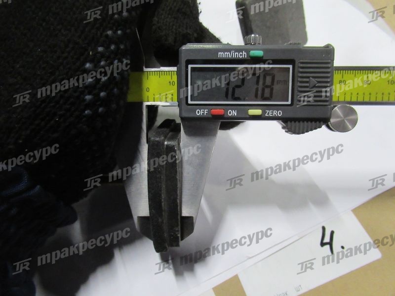 Колодка стояночного тормоза LG936