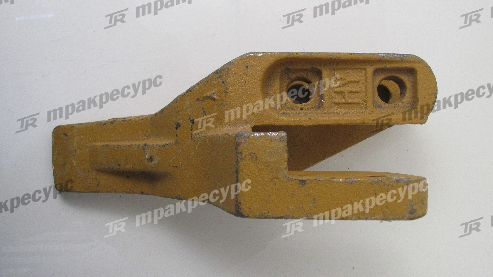 Зуб ковша боковой левый LG952-958