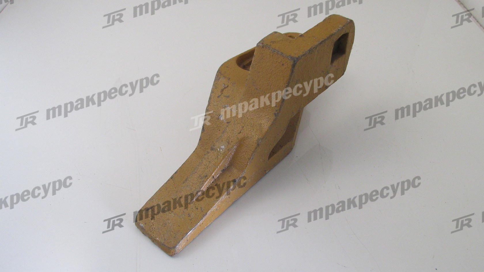 Зуб ковша боковой левый LG952-958