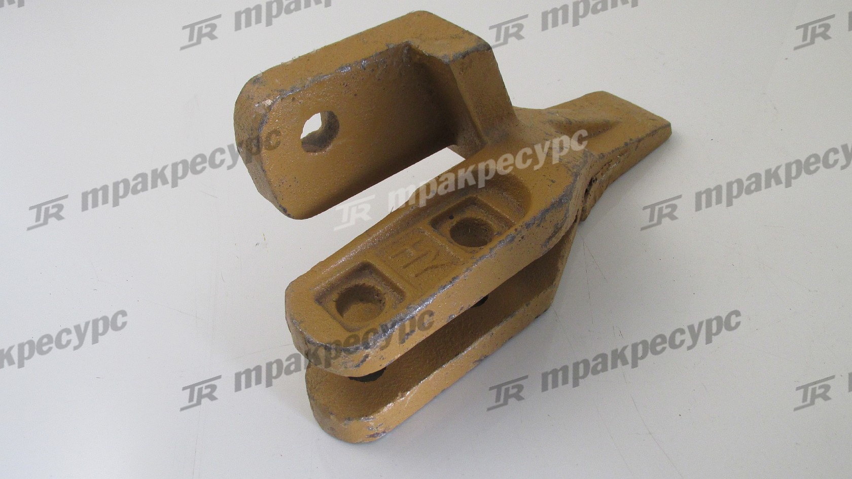 Зуб ковша боковой левый LG952-958