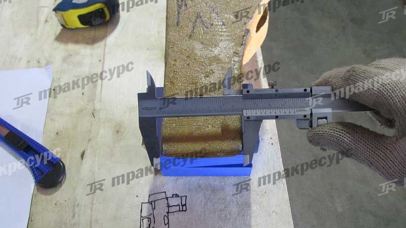 Зуб ковша боковой левый LG952-958