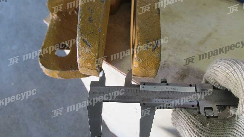 Зуб ковша боковой левый LG952-958