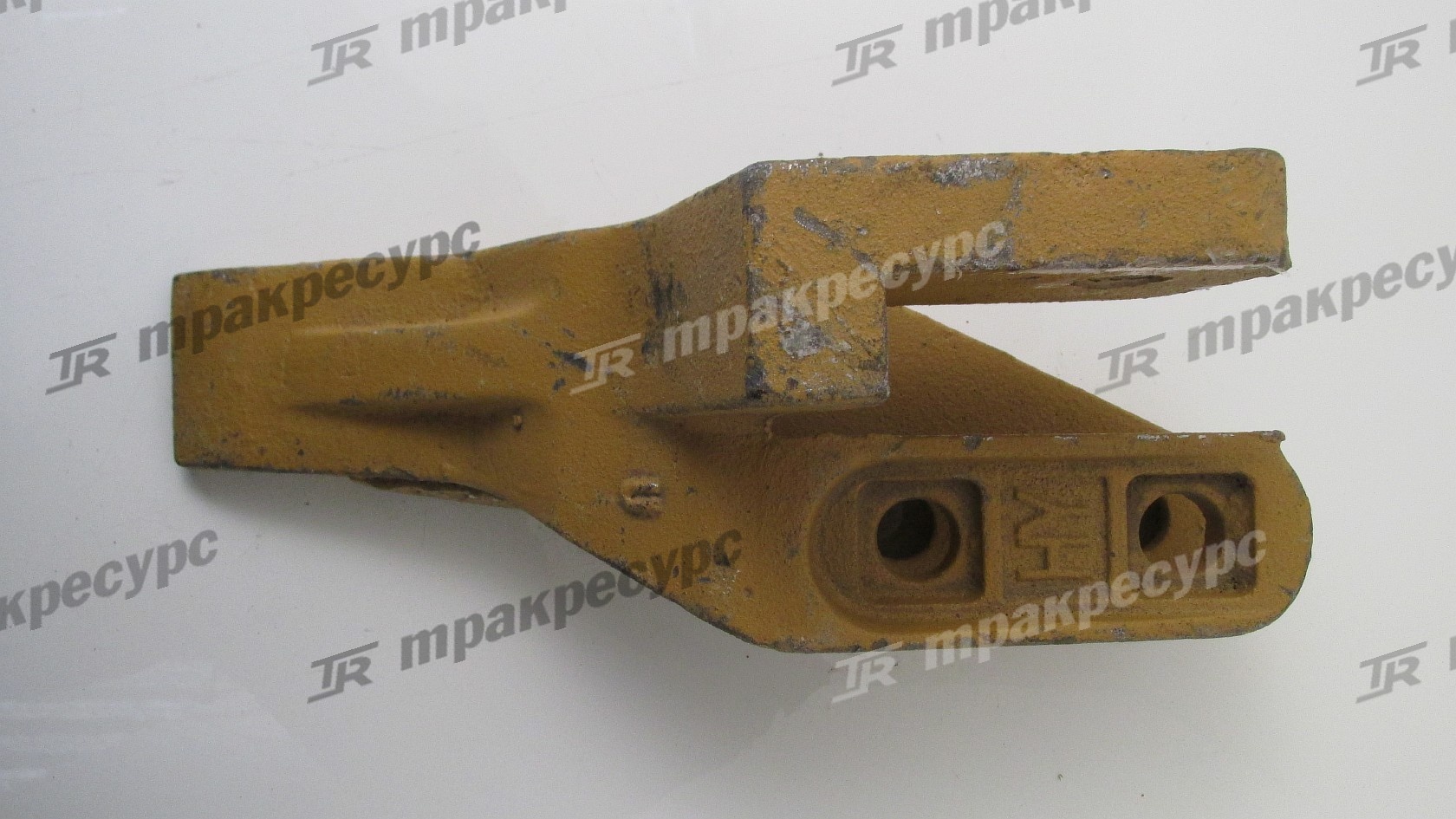 Зуб ковша боковой правый LG952-958