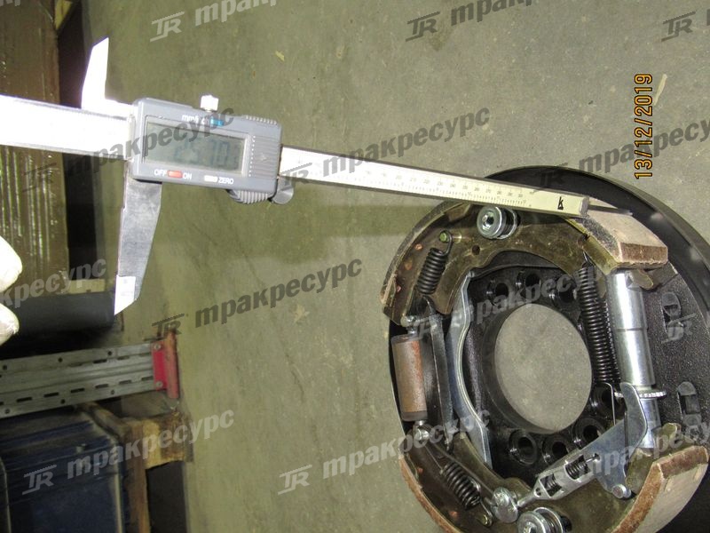 Сервотормоз правый в сборе A01C3-70111