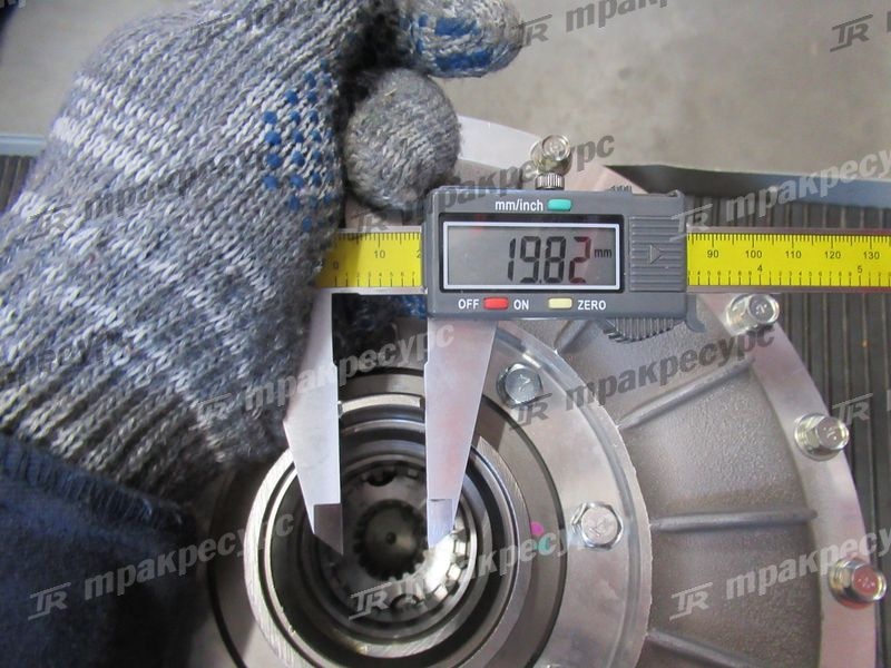 Гидротрансформатор 143E3-89822