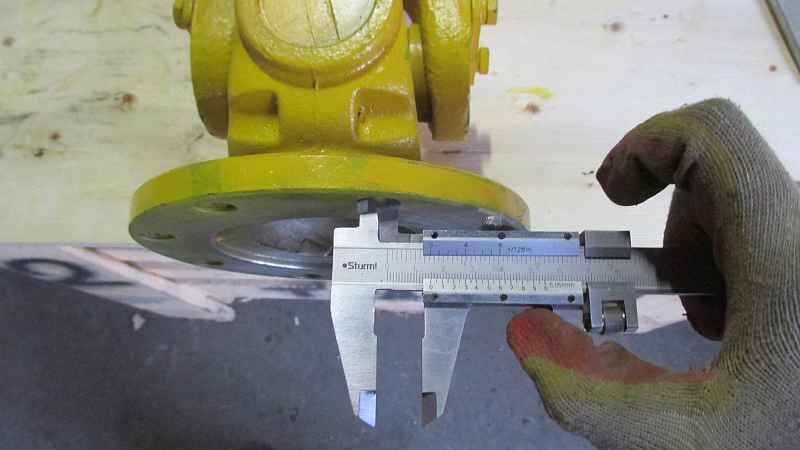 Вал карданный передний LW500