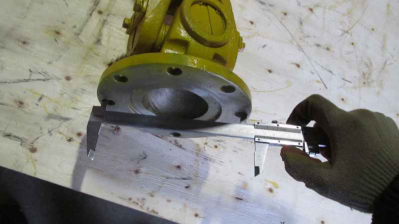 Вал карданный передний LW500