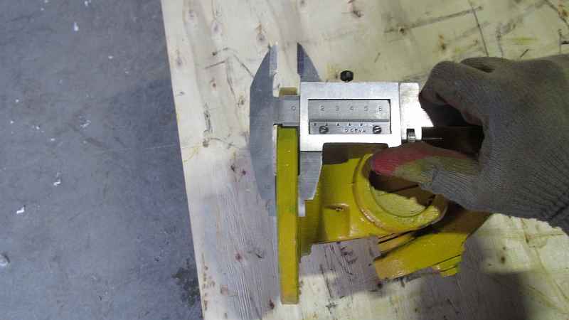 Вал карданный передний LW500