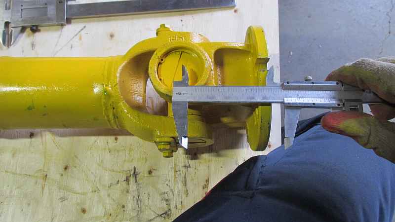 Вал карданный передний LW500