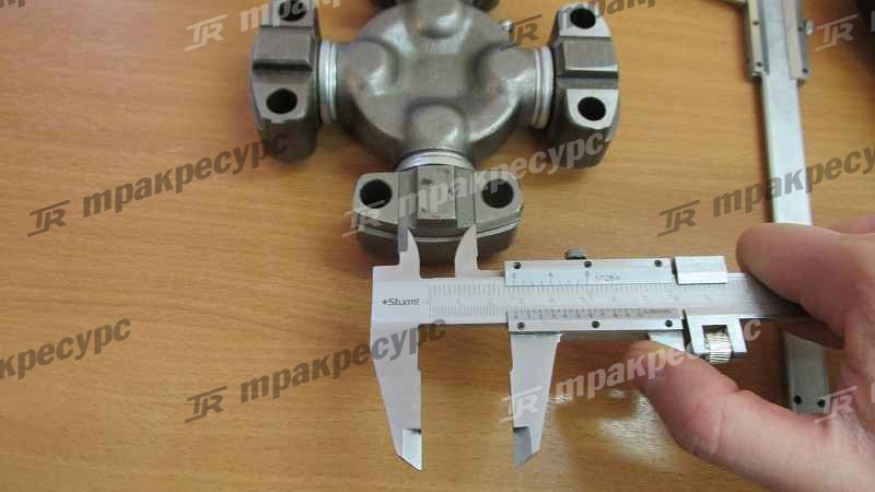 Крестовина переднего кардана ZL30
