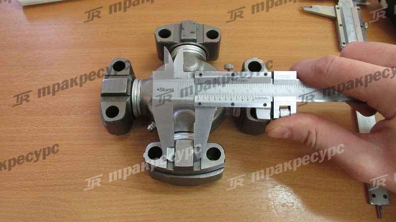 Крестовина переднего кардана ZL30