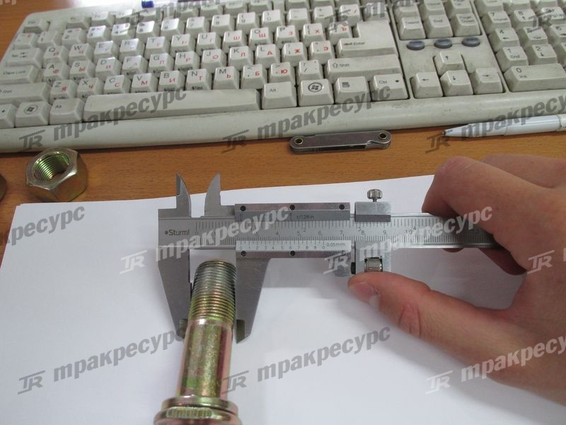 Шпилька колеса в сборе LW500