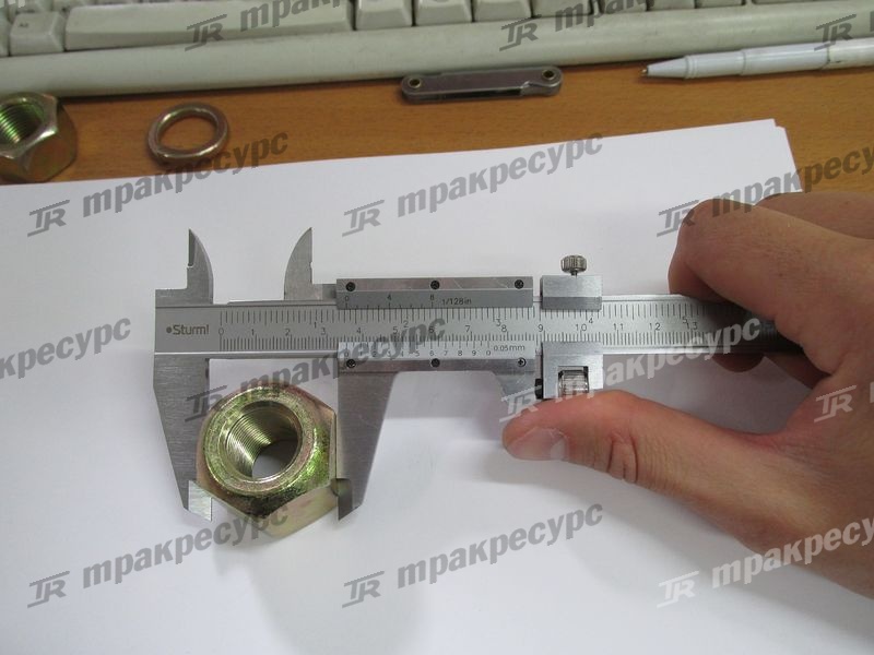 Шпилька колеса в сборе LW500