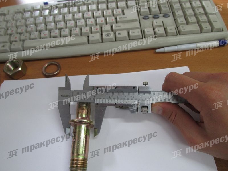Шпилька колеса в сборе LW500