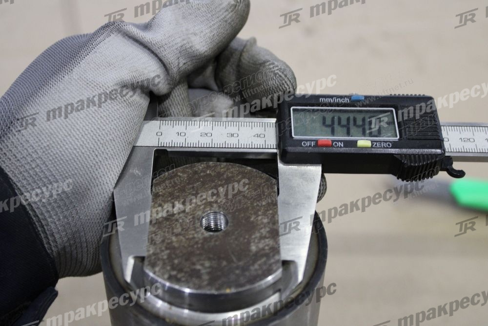 Палец сочленения нижний 251804285