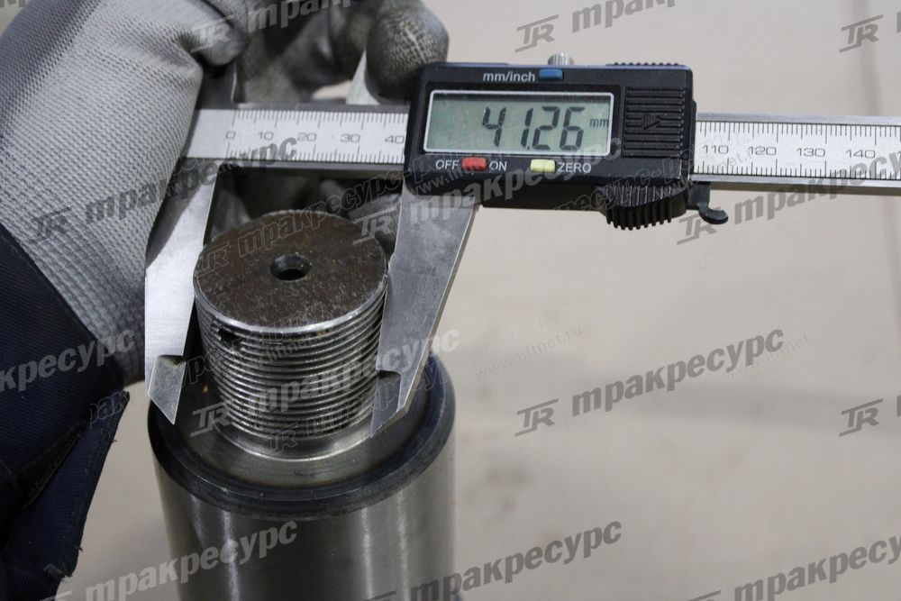 Палец сочленения нижний 251804285