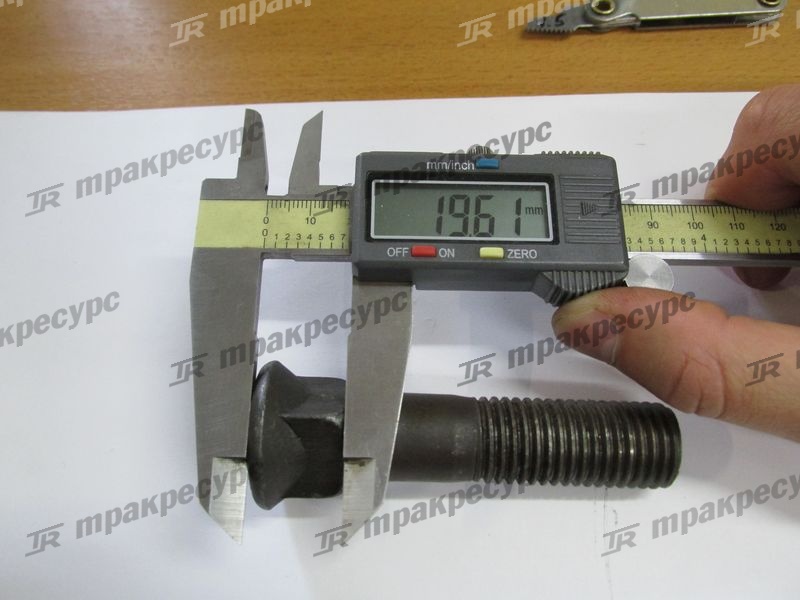 Болт с гайкой зуба ковша центрального ZL40A.11.1-19