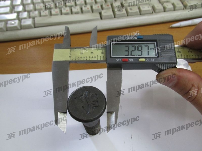 Болт с гайкой зуба ковша центрального ZL40A.11.1-19
